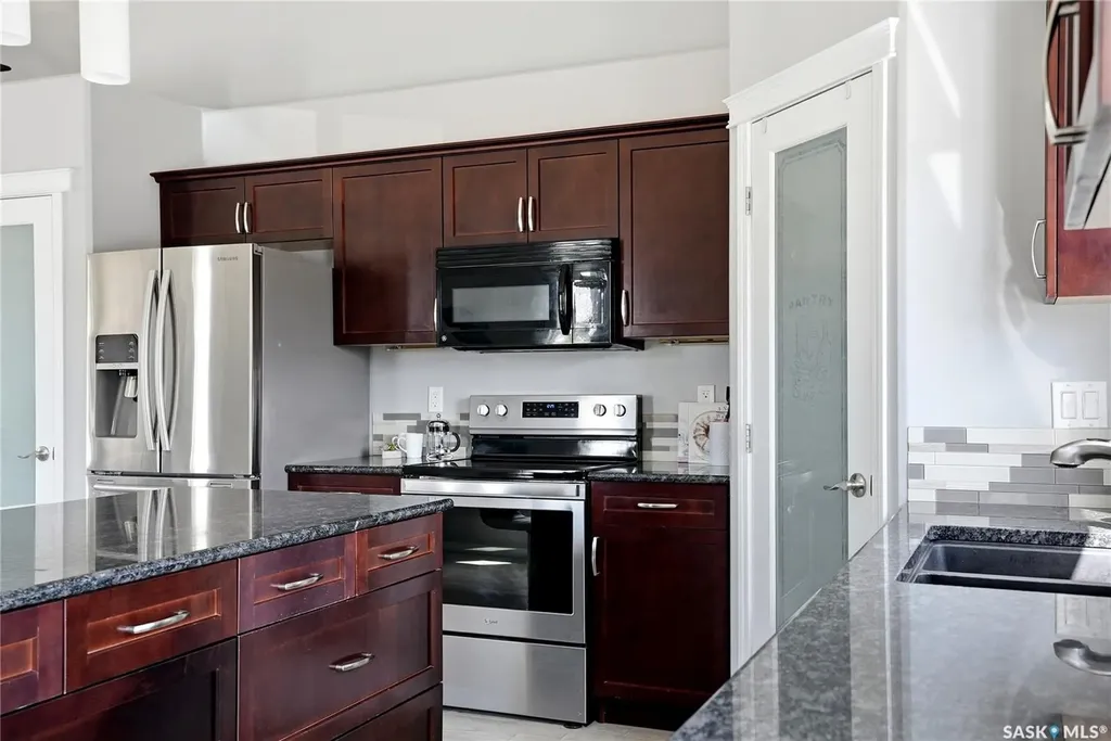 327 Roy Crescent Saskatoon SK S7W 0L1