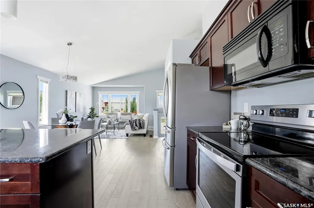 327 Roy Crescent Saskatoon SK S7W 0L1