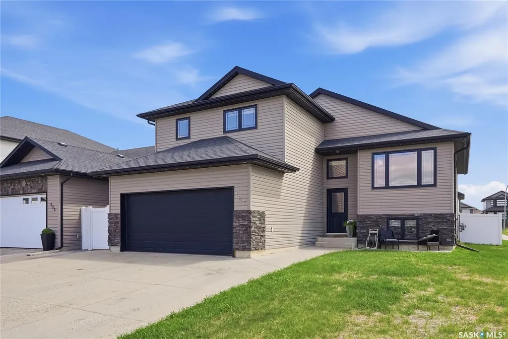 327 Roy Crescent Saskatoon SK S7W 0L1