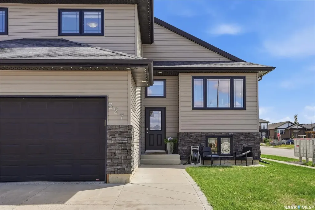 327 Roy Crescent Saskatoon SK S7W 0L1