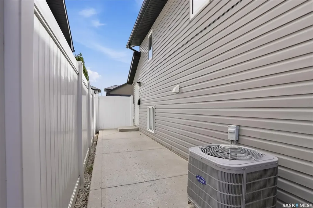 327 Roy Crescent Saskatoon SK S7W 0L1