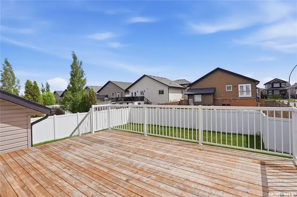 327 Roy Crescent Saskatoon SK S7W 0L1
