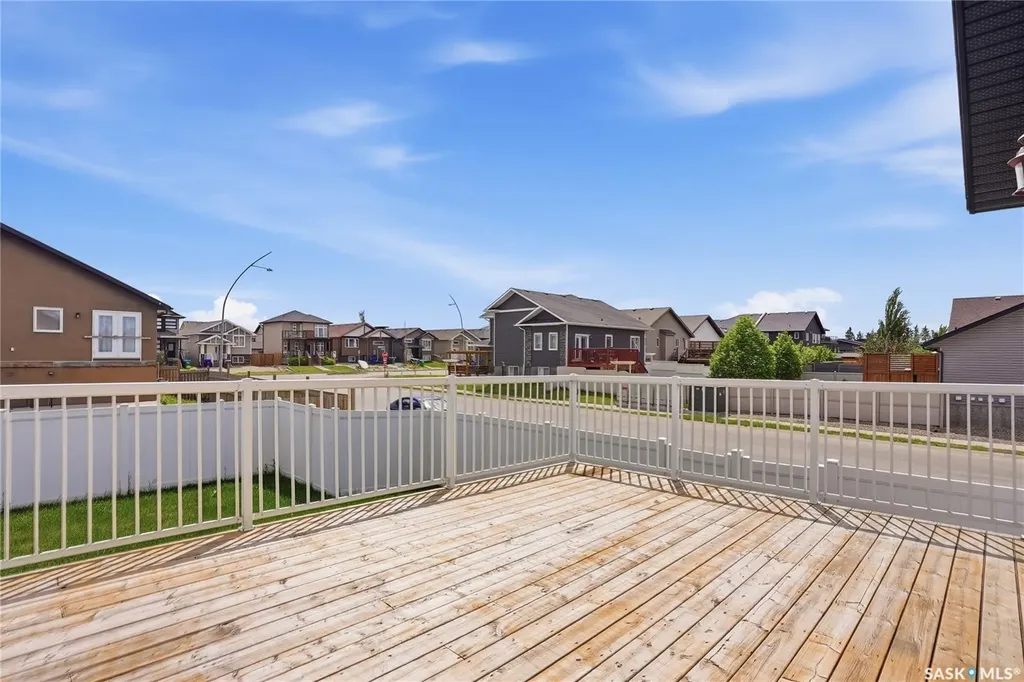 327 Roy Crescent Saskatoon SK S7W 0L1