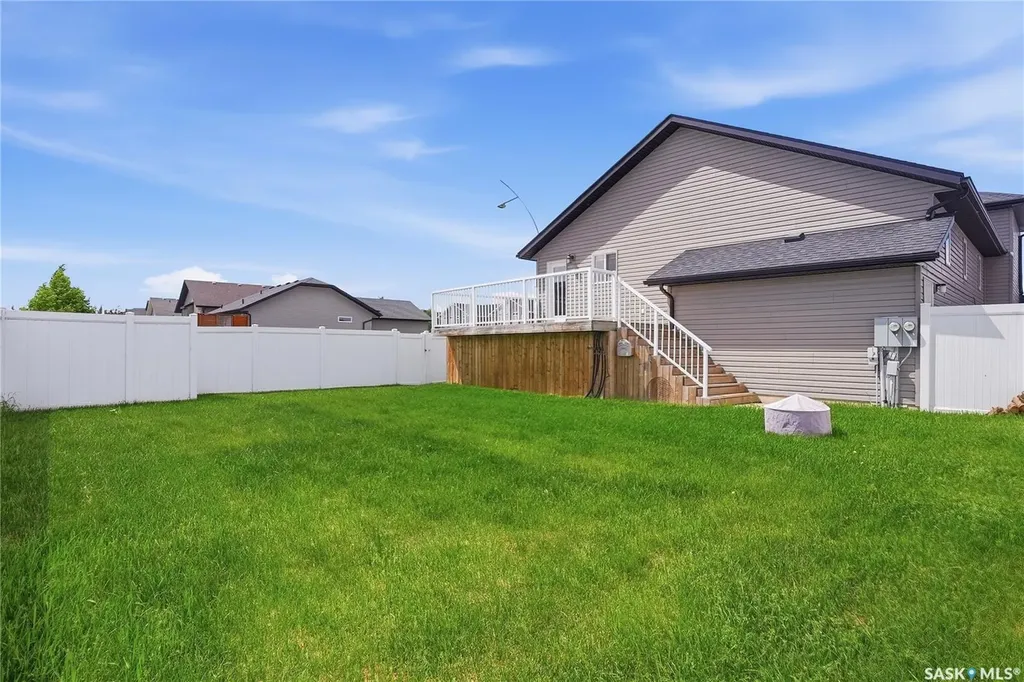327 Roy Crescent Saskatoon SK S7W 0L1