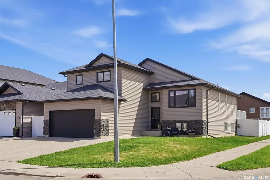 327 Roy Crescent Saskatoon SK S7W 0L1