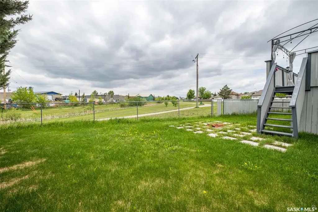 19 Mooney Place Prince Albert SK S6V 8C4