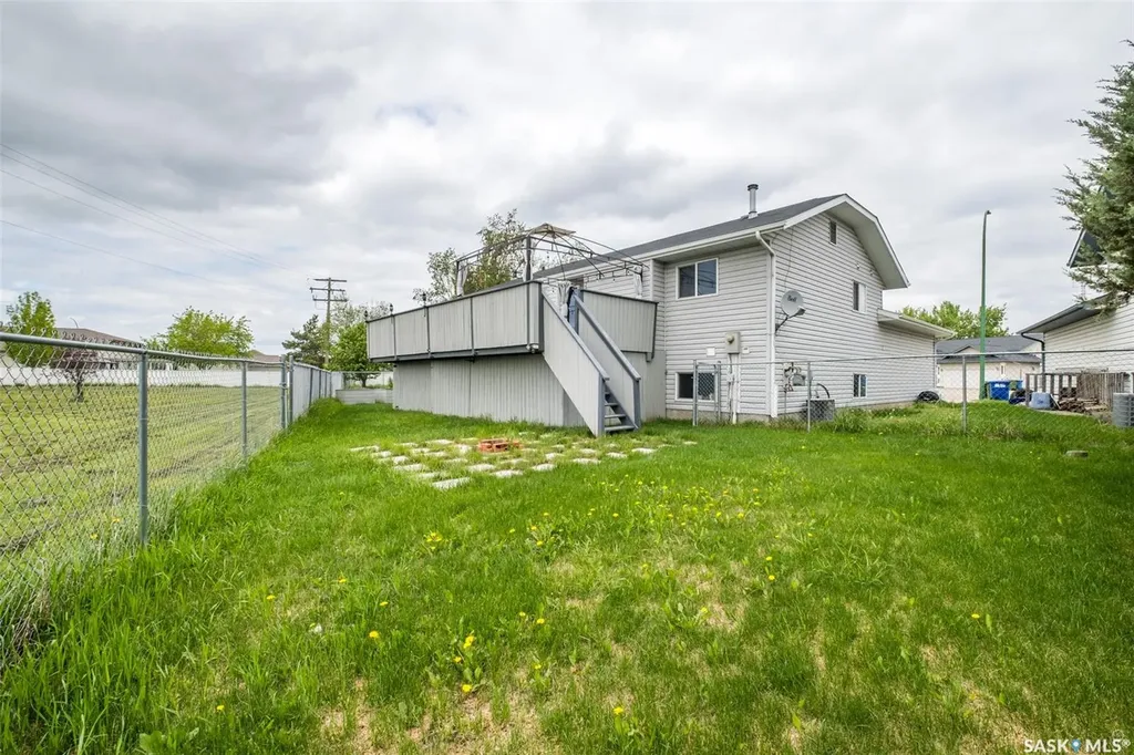 19 Mooney Place Prince Albert SK S6V 8C4