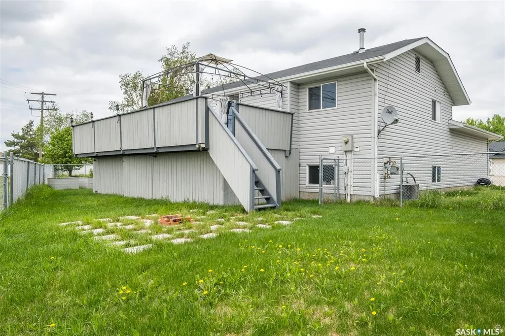 19 Mooney Place Prince Albert SK S6V 8C4