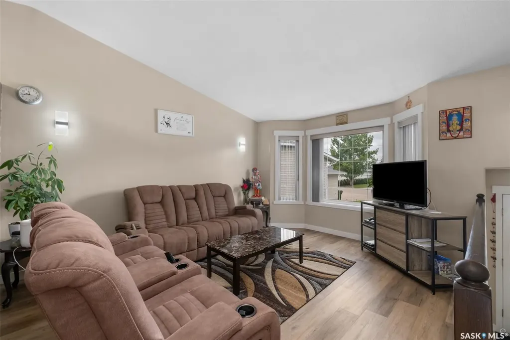 19 Mooney Place Prince Albert SK S6V 8C4