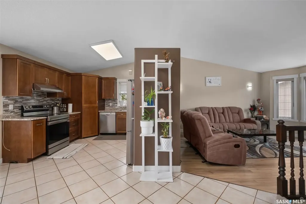 19 Mooney Place Prince Albert SK S6V 8C4