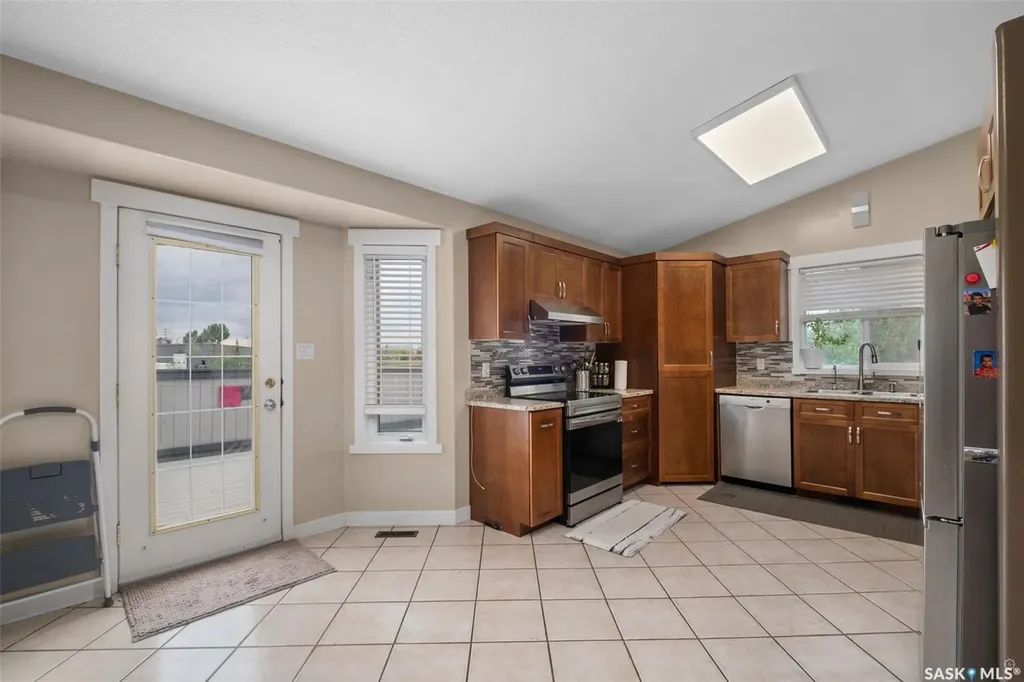 19 Mooney Place Prince Albert SK S6V 8C4