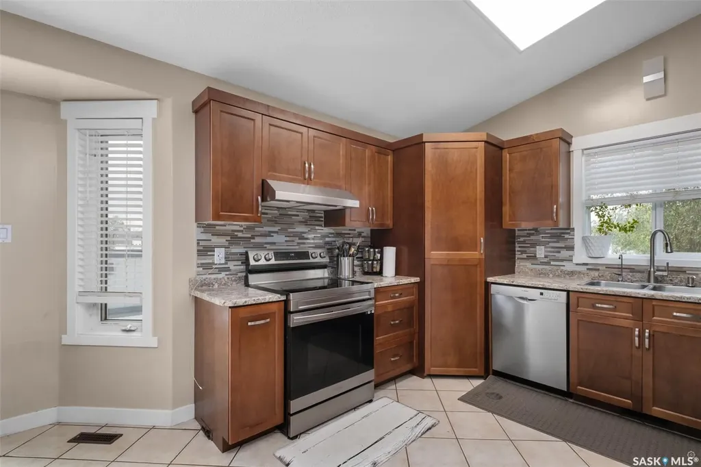 19 Mooney Place Prince Albert SK S6V 8C4