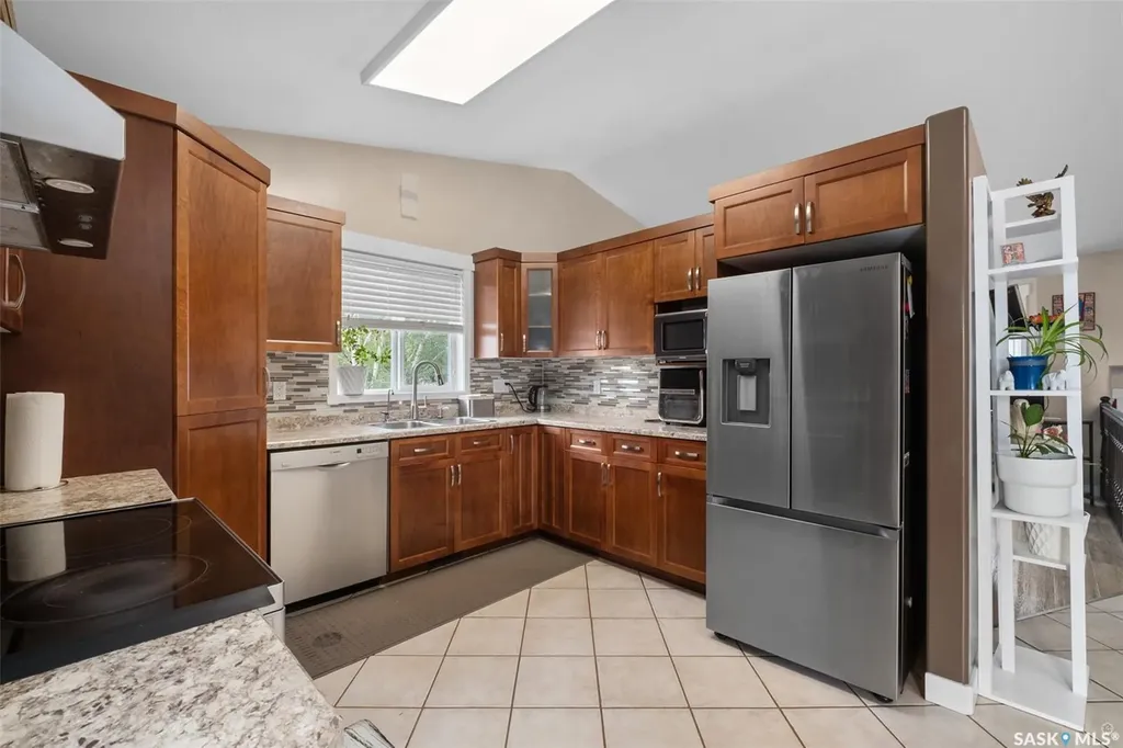 19 Mooney Place Prince Albert SK S6V 8C4