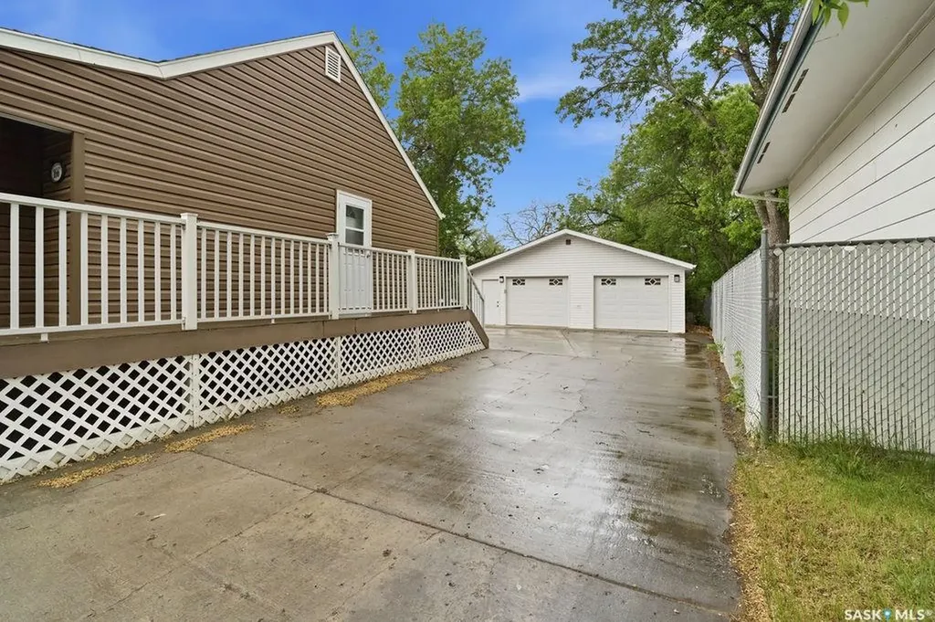 166 Halifax Street N Regina SK S4R 0R5