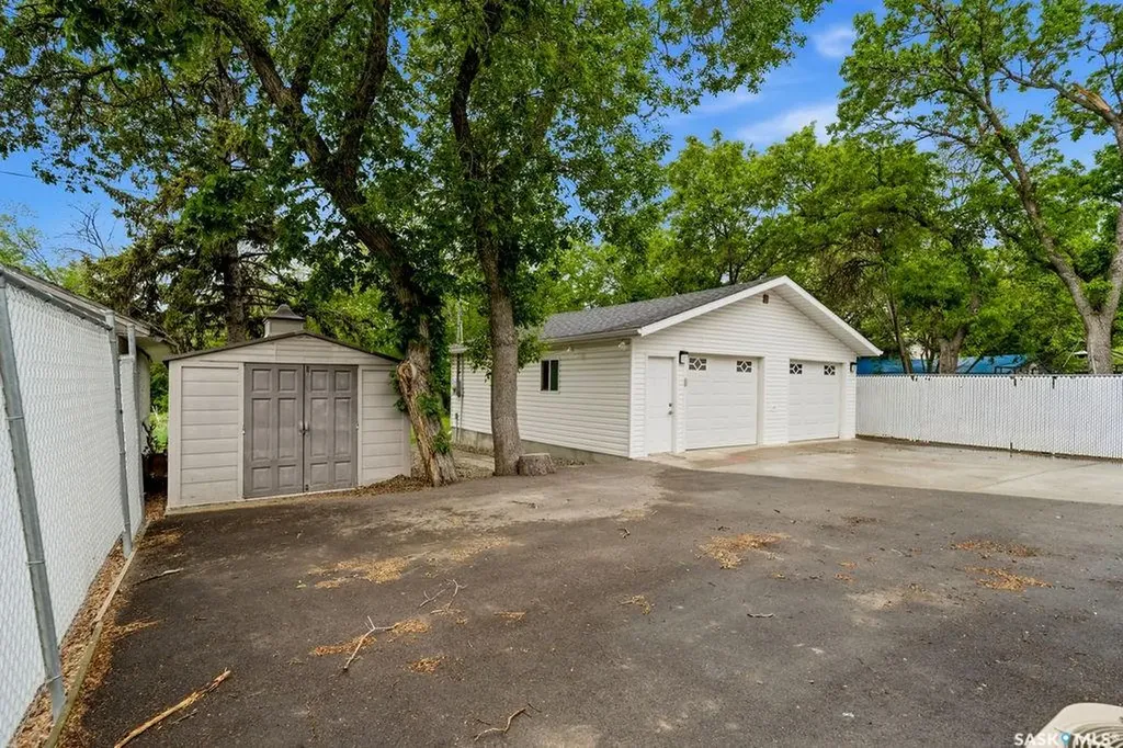 166 Halifax Street N Regina SK S4R 0R5