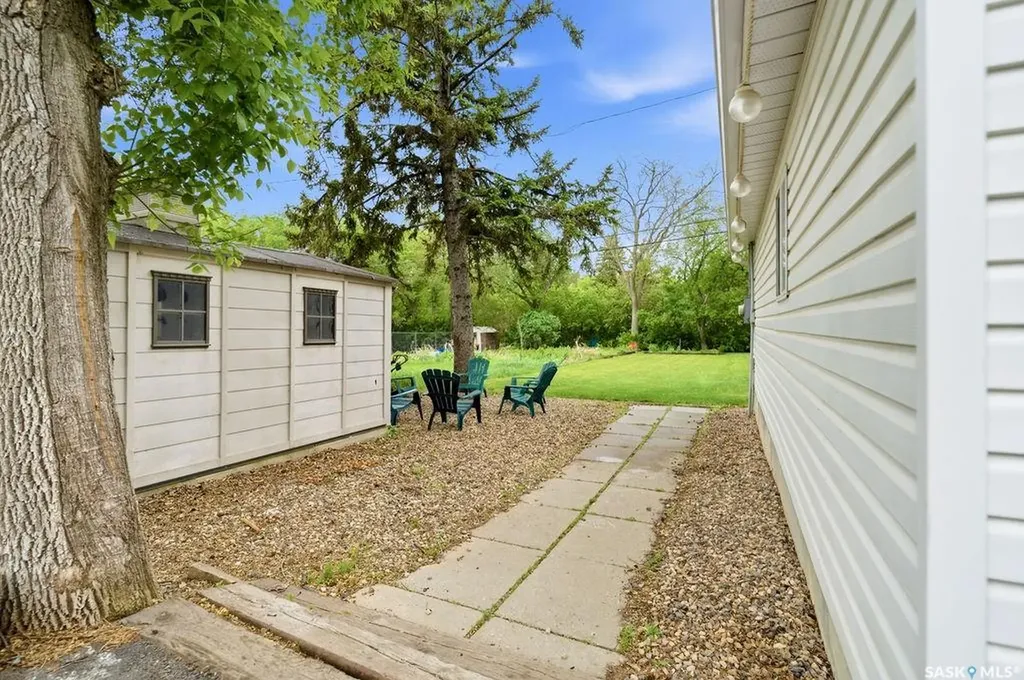 166 Halifax Street N Regina SK S4R 0R5