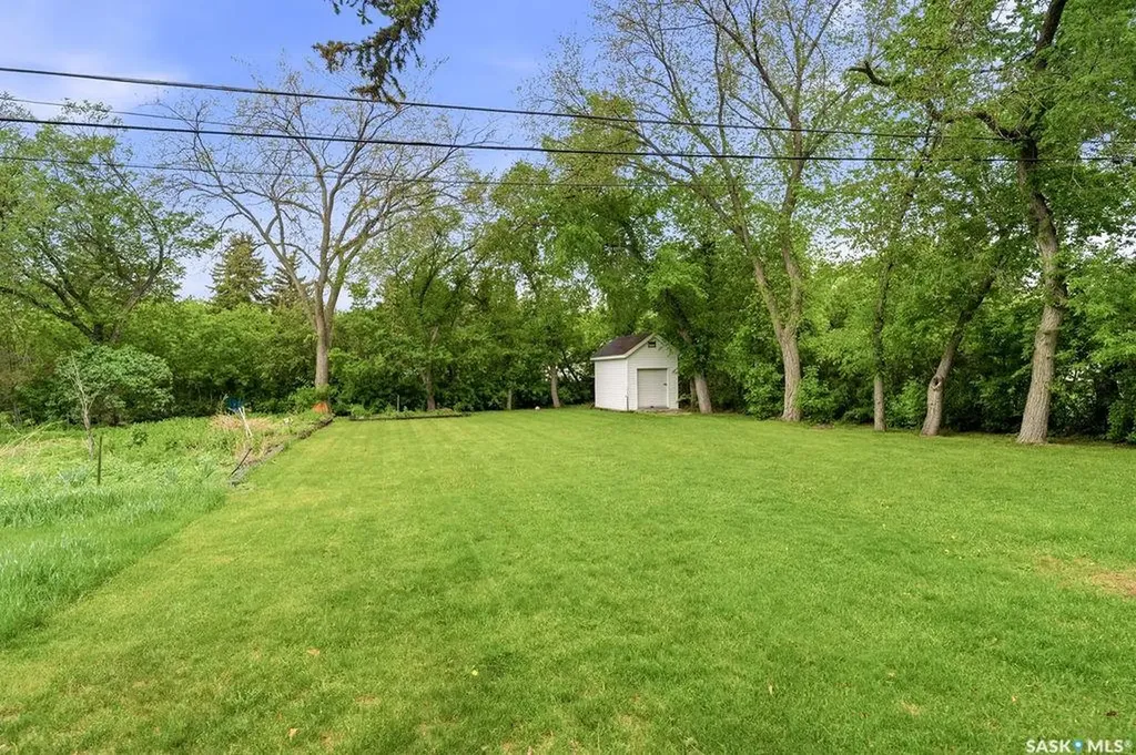 166 Halifax Street N Regina SK S4R 0R5