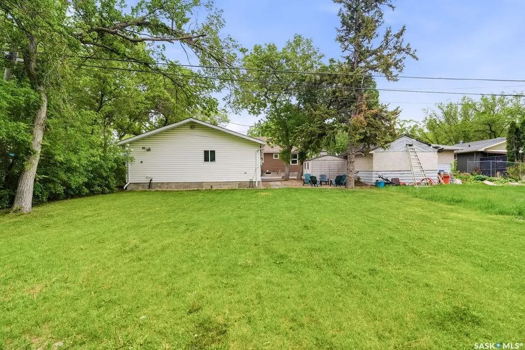 166 Halifax Street N Regina SK S4R 0R5