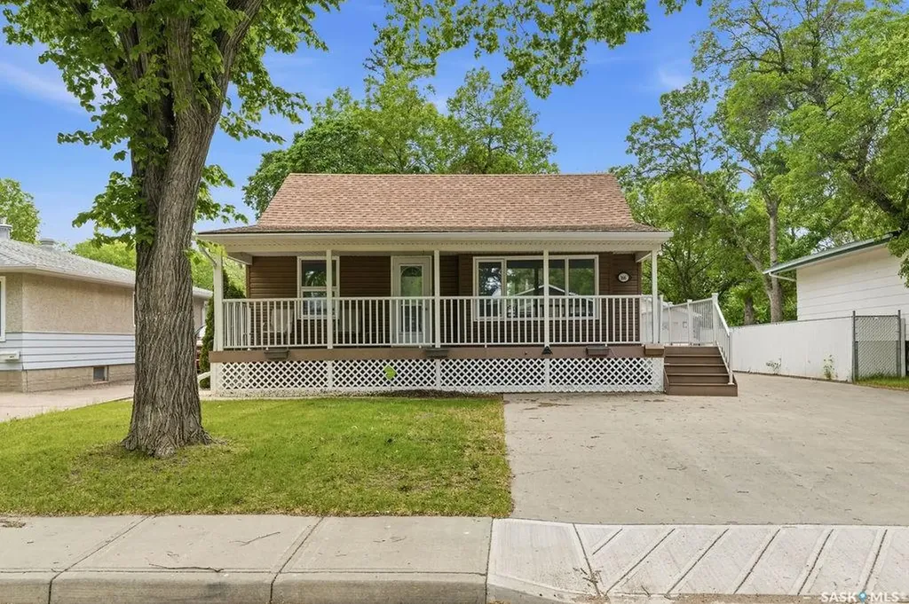 166 Halifax Street N Regina SK S4R 0R5