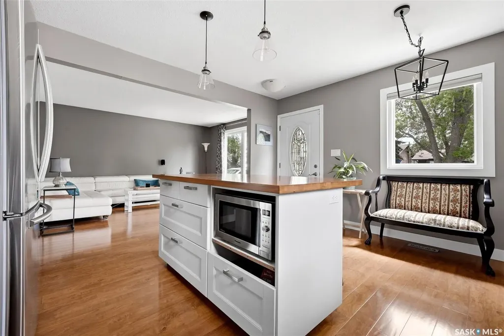 46 Newstead Avenue Regina SK S4X 1H2