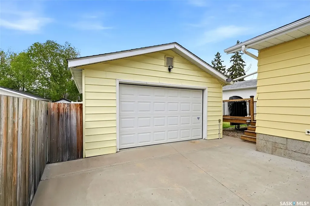 46 Newstead Avenue Regina SK S4X 1H2