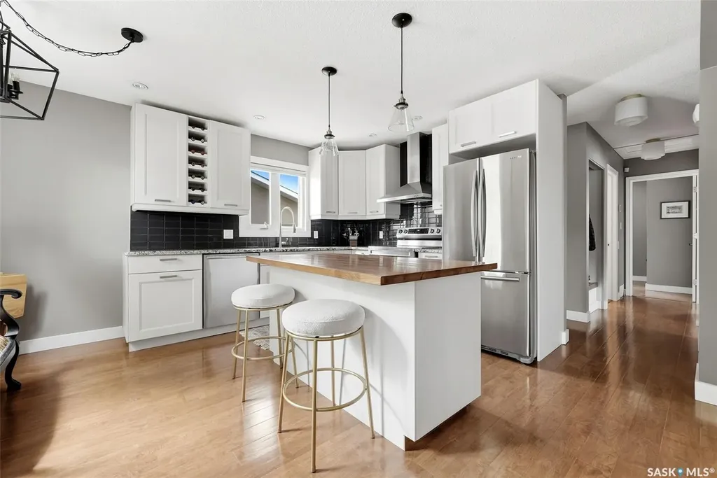 46 Newstead Avenue Regina SK S4X 1H2