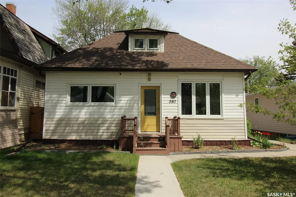 580 1st Street E Shaunavon SK S0N 2M0