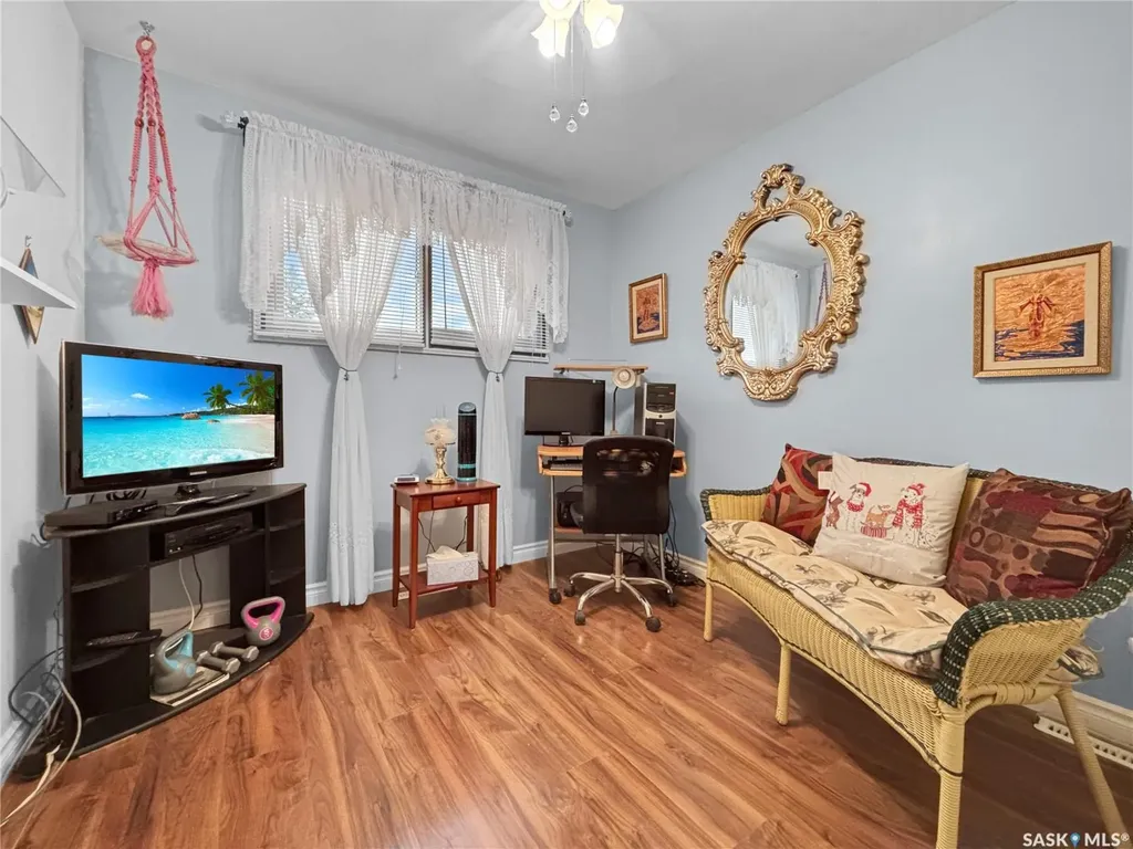 714 S Avenue N Saskatoon SK S7L 3A3