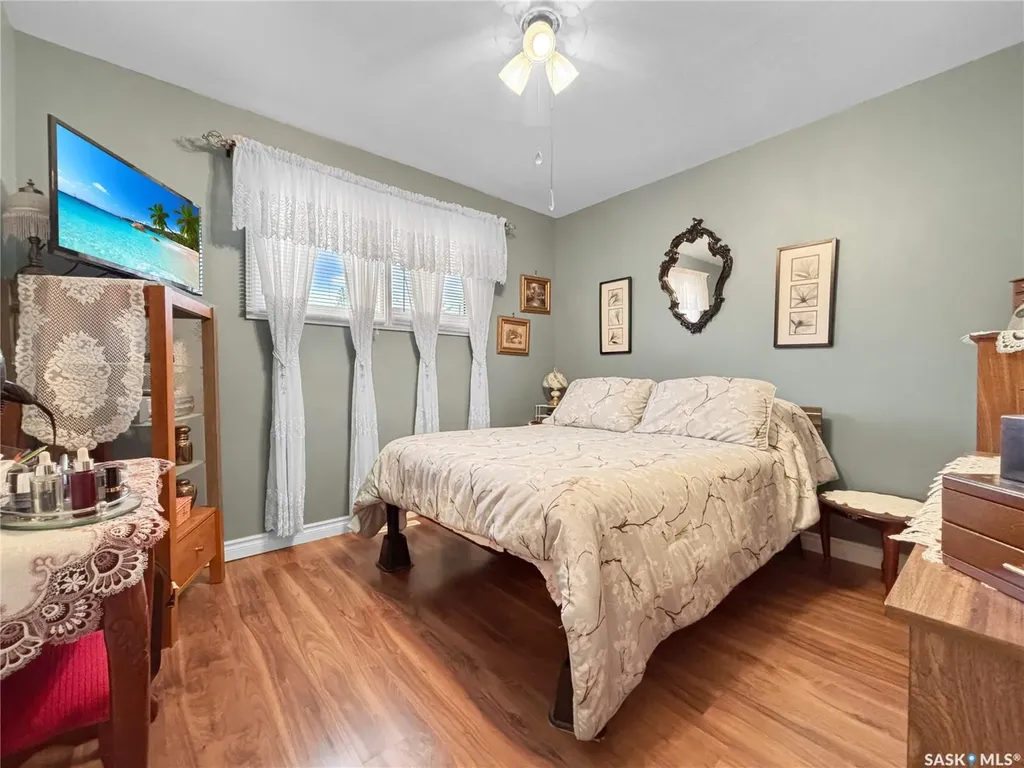 714 S Avenue N Saskatoon SK S7L 3A3