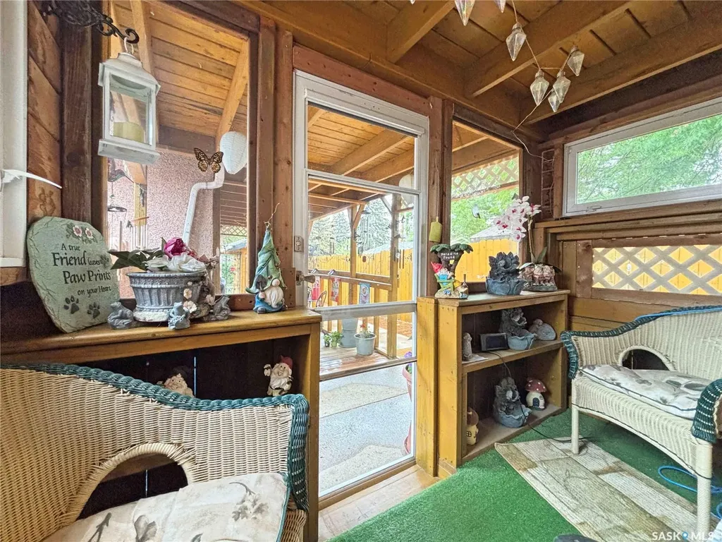 714 S Avenue N Saskatoon SK S7L 3A3