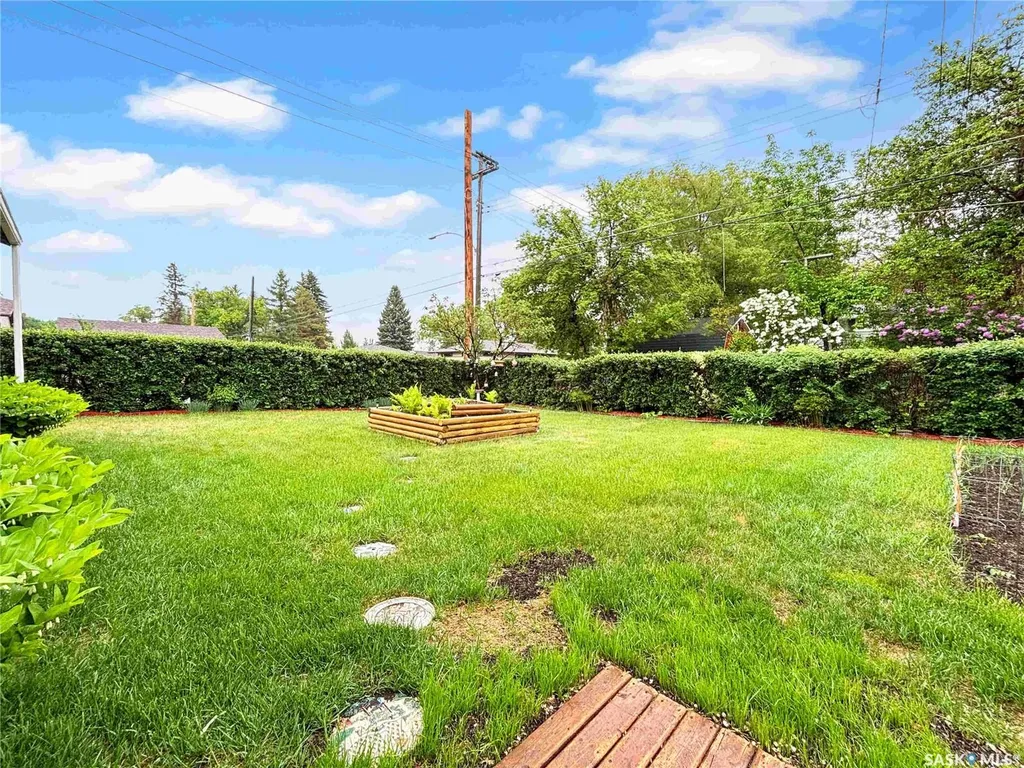 714 S Avenue N Saskatoon SK S7L 3A3