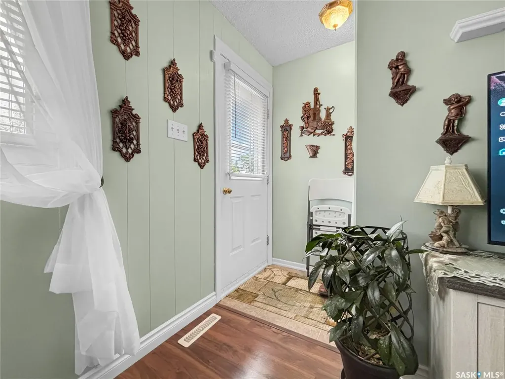 714 S Avenue N Saskatoon SK S7L 3A3