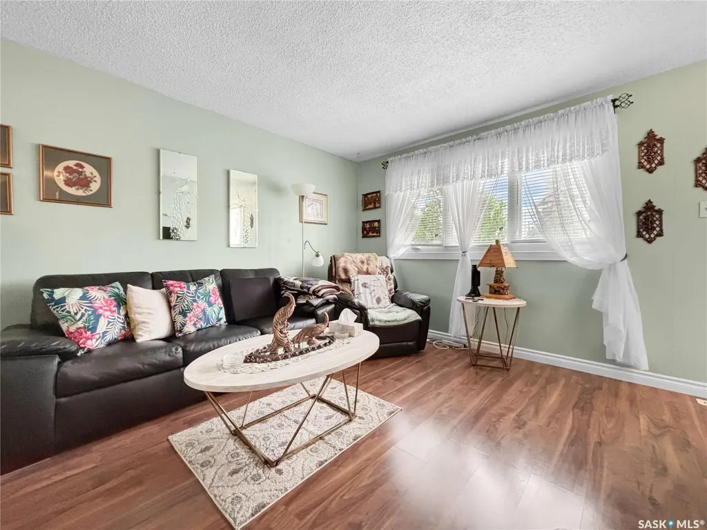 714 S Avenue N Saskatoon SK S7L 3A3
