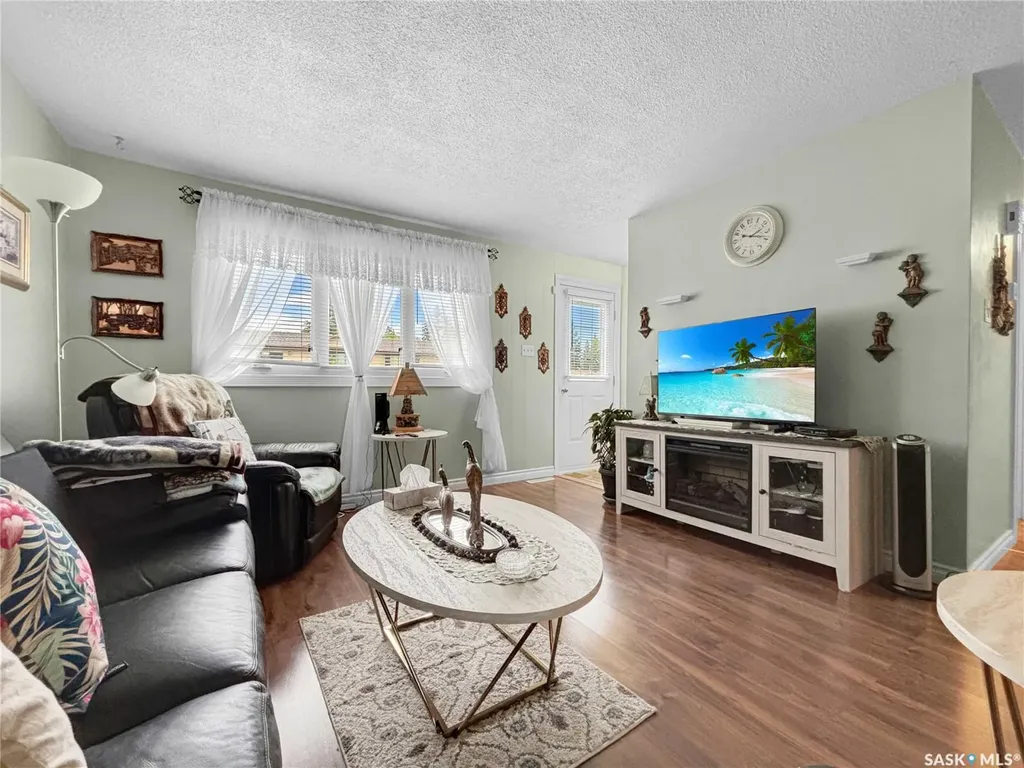 714 S Avenue N Saskatoon SK S7L 3A3