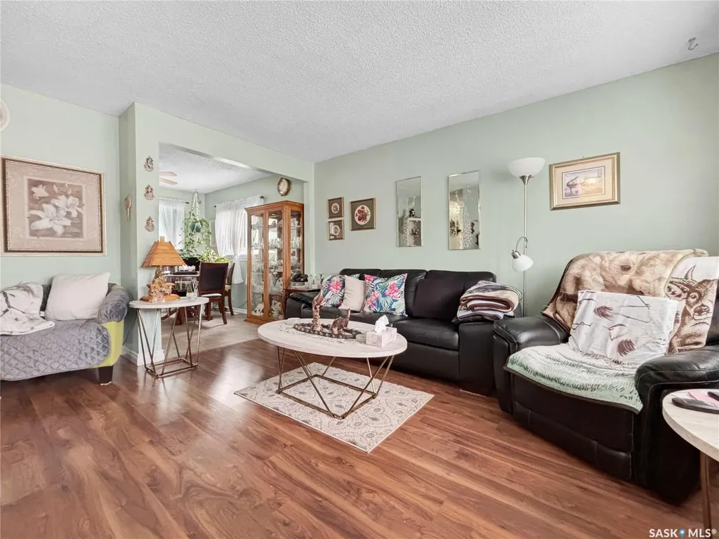 714 S Avenue N Saskatoon SK S7L 3A3