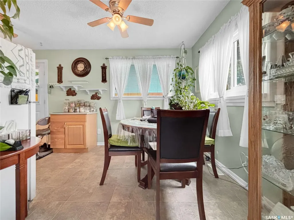 714 S Avenue N Saskatoon SK S7L 3A3
