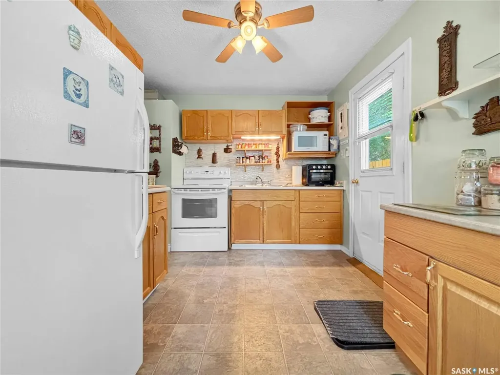 714 S Avenue N Saskatoon SK S7L 3A3
