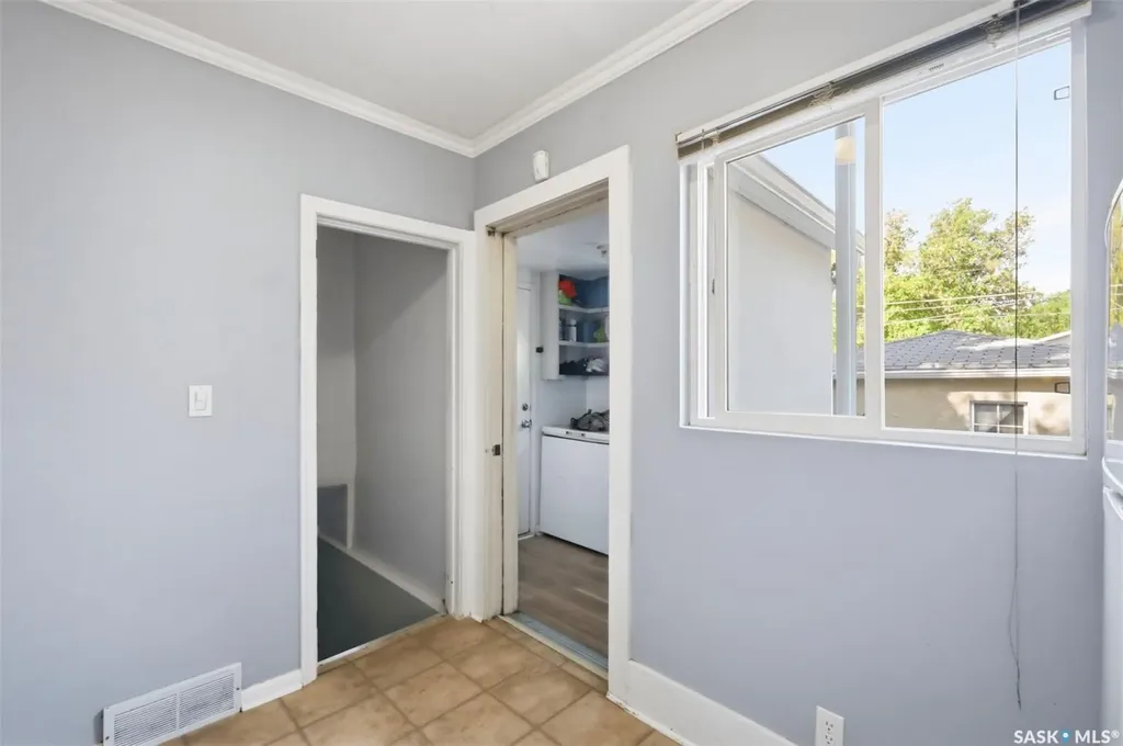 921 H Avenue N Saskatoon SK S7L 2C4
