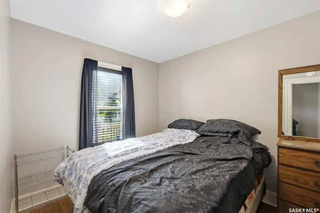 921 H Avenue N Saskatoon SK S7L 2C4
