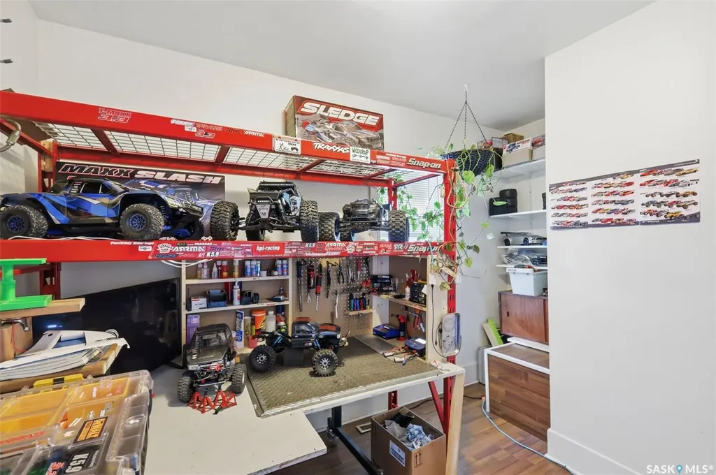 921 H Avenue N Saskatoon SK S7L 2C4