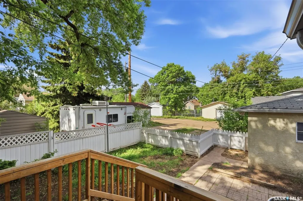 921 H Avenue N Saskatoon SK S7L 2C4