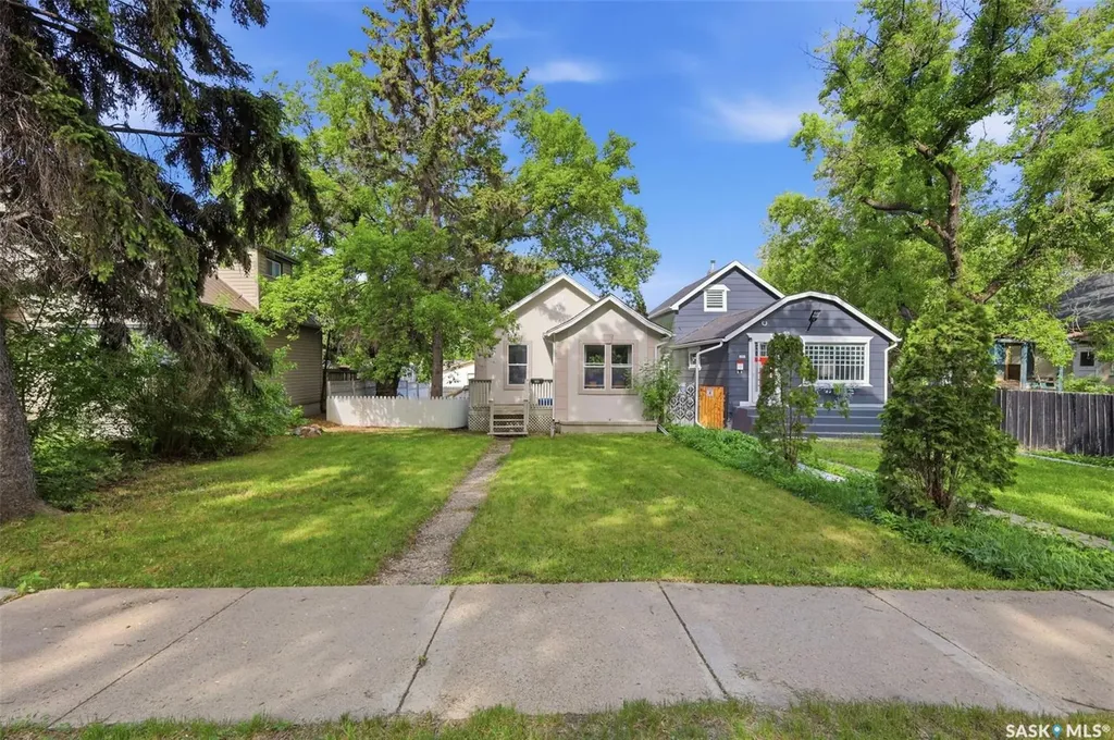 921 H Avenue N Saskatoon SK S7L 2C4