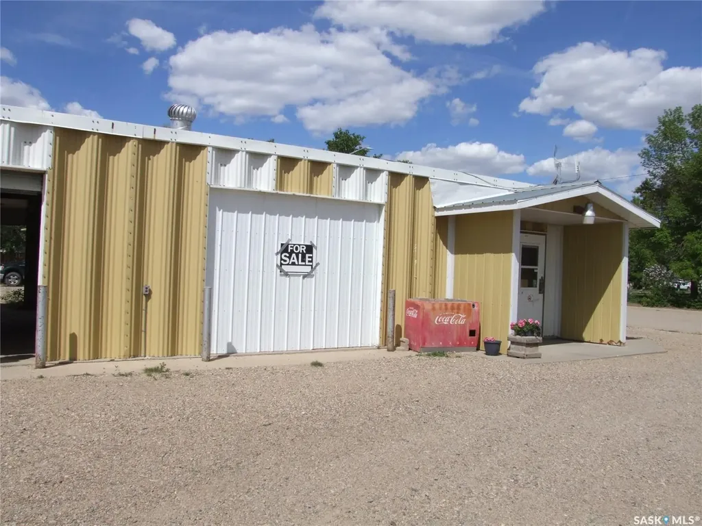 200 Railway Avenue Fox Valley SK S0N 0V0