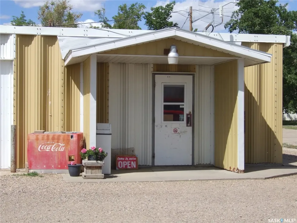 200 Railway Avenue Fox Valley SK S0N 0V0