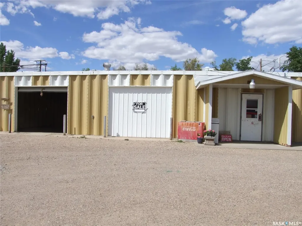 200 Railway Avenue Fox Valley SK S0N 0V0