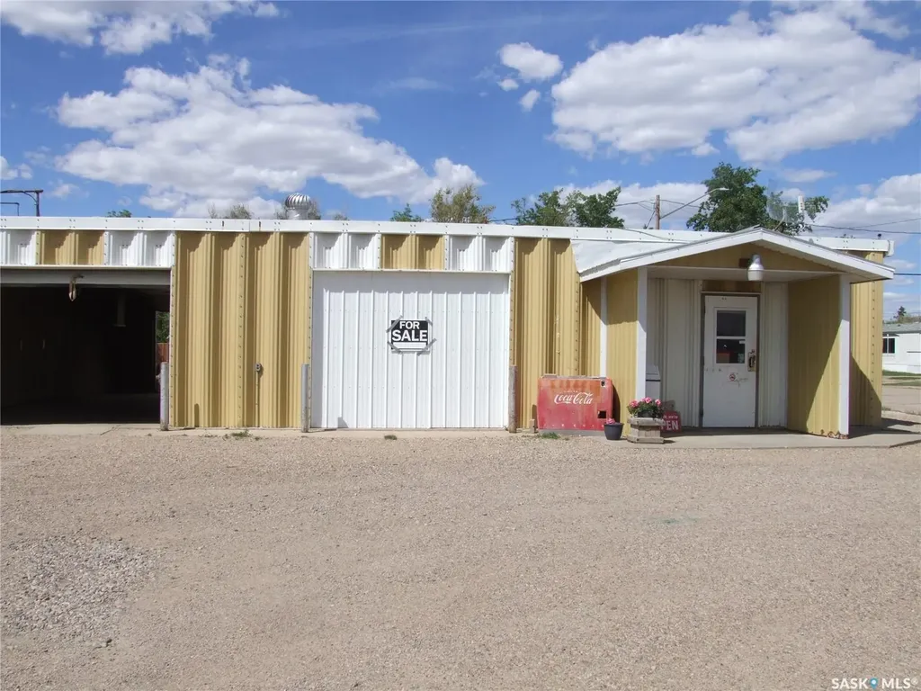 200 Railway Avenue Fox Valley SK S0N 0V0