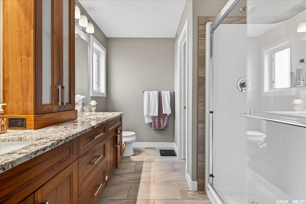5780 Pearsall Crescent Regina SK S4W 0C7