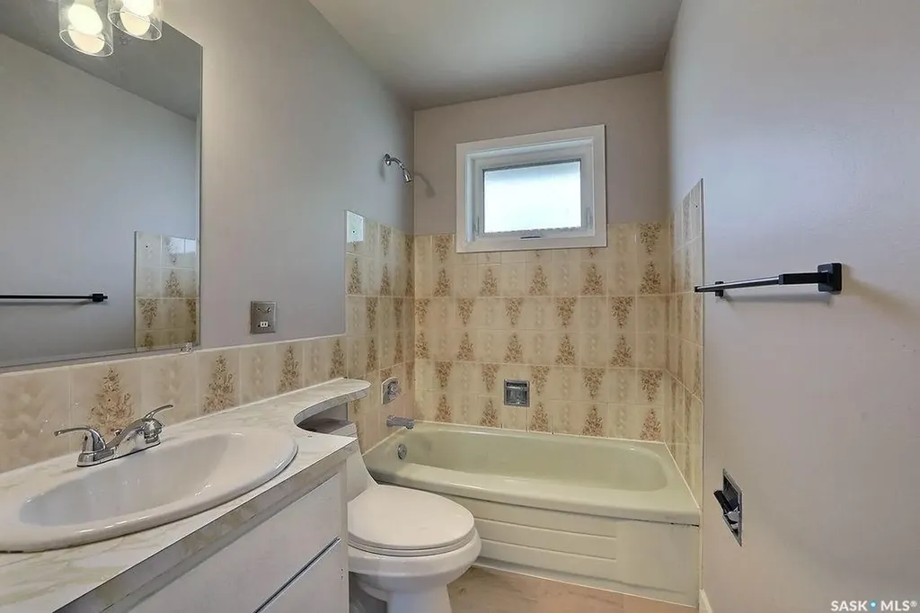 35 Chase Crescent Regina SK S4R 7Y3