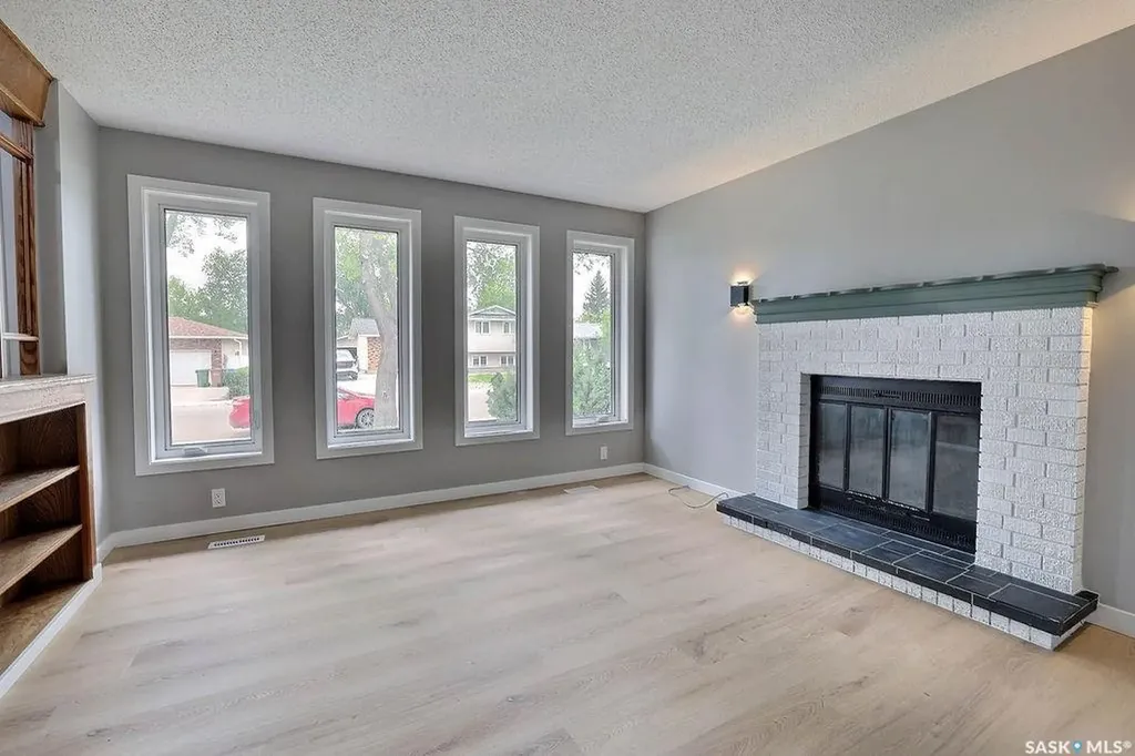 35 Chase Crescent Regina SK S4R 7Y3