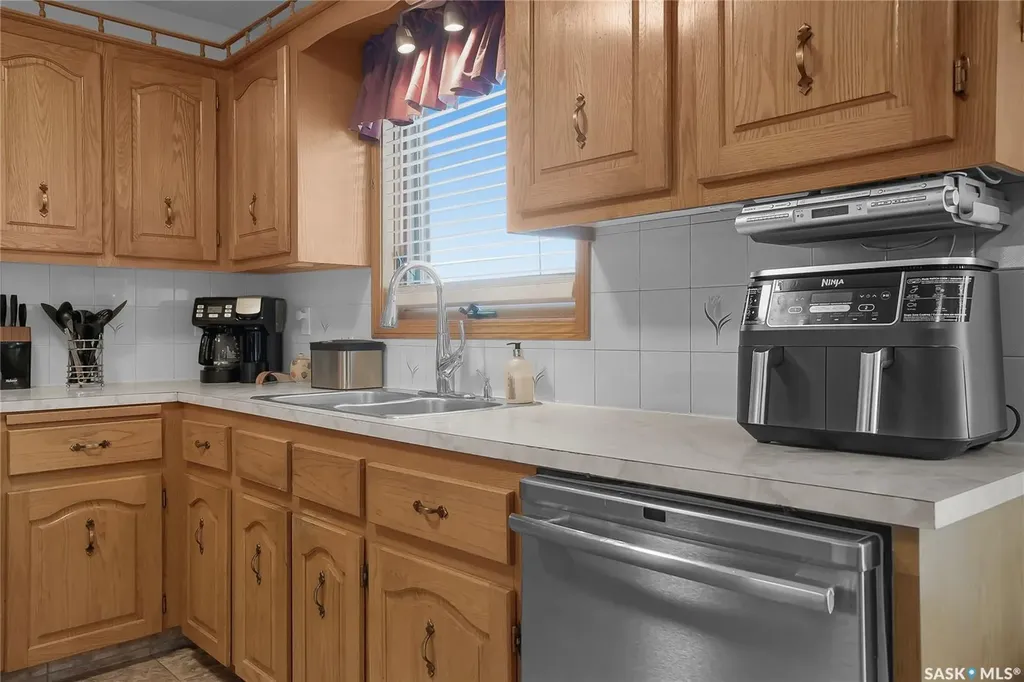 114 Sumner Crescent Saskatoon SK S7L 7A4